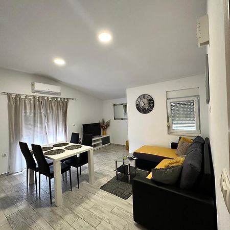 Апартаменти Apartman Nela Kastel Sucurac Екстер'єр фото