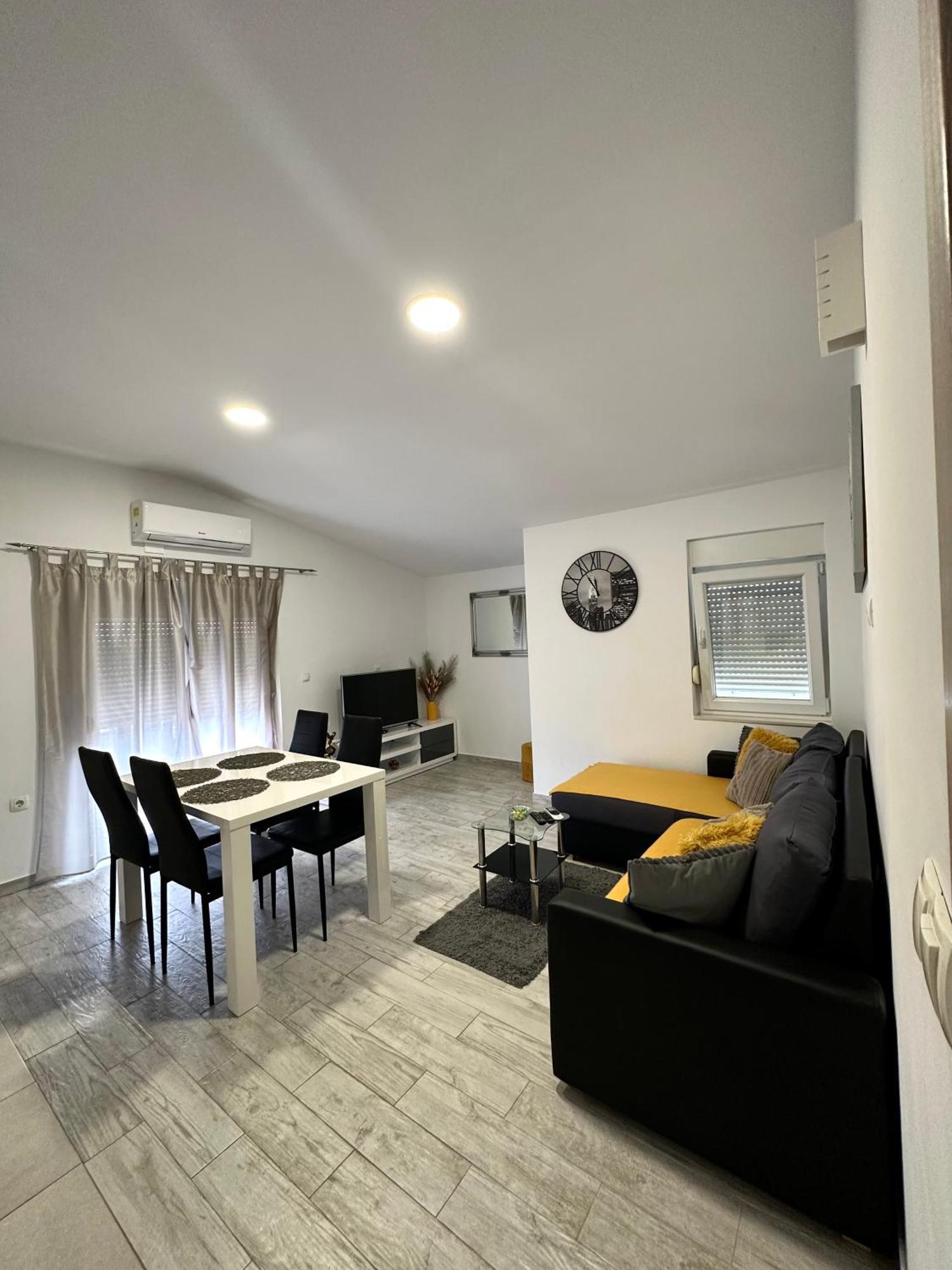 Апартаменти Apartman Nela Kastel Sucurac Екстер'єр фото