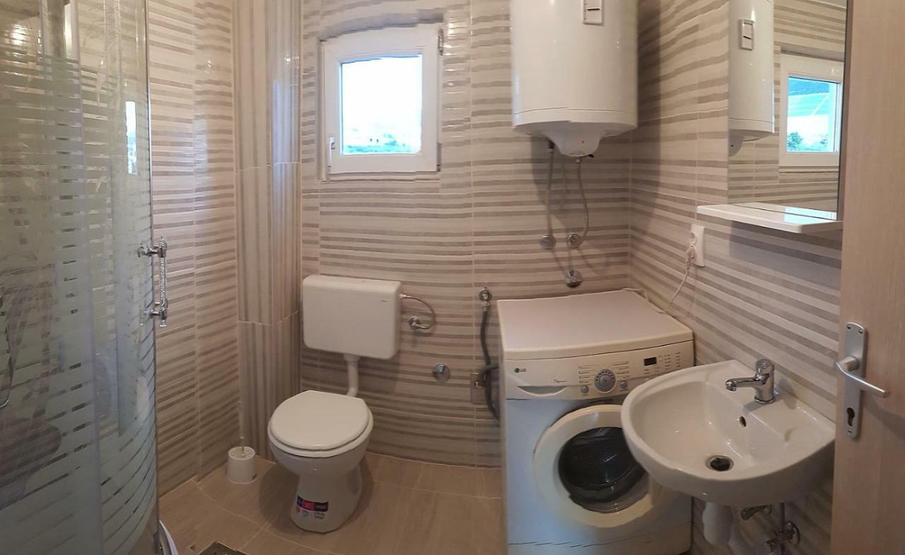 Апартаменти Apartman Nela Kastel Sucurac Екстер'єр фото